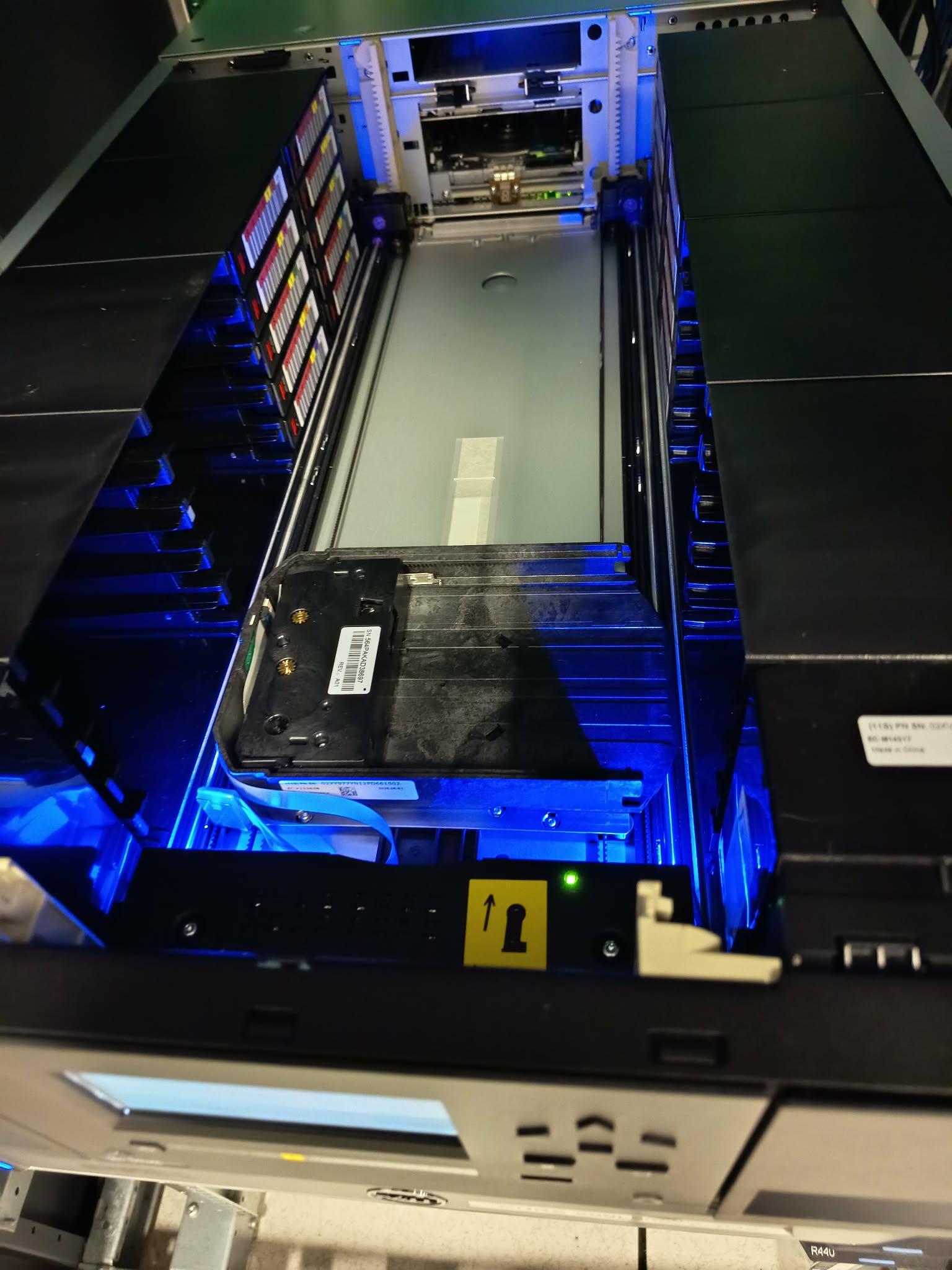 IBM TS4300 (top)